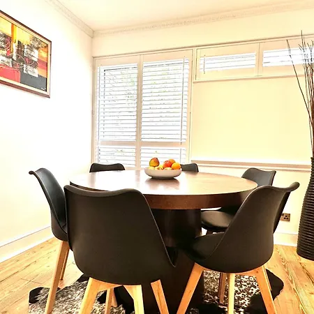 Newly Refurbished ,Chic, Attractive 3 Bedroom Flat London Exterior photo