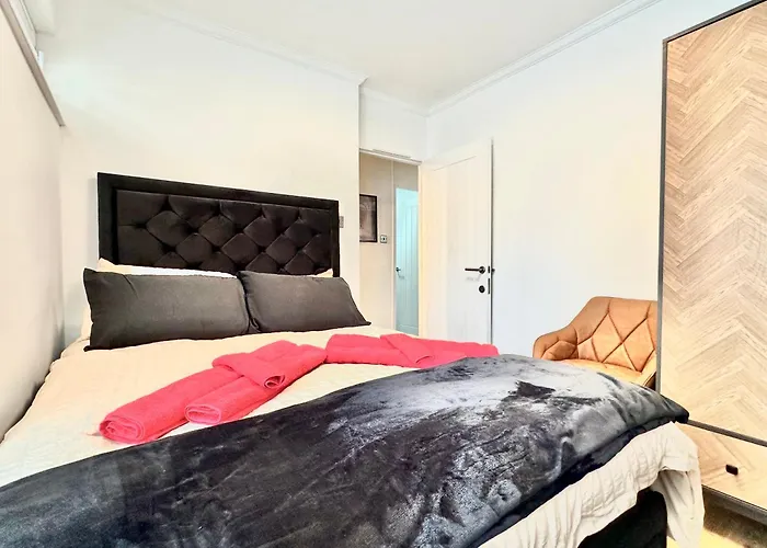 Newly Refurbished ,Chic, Attractive 3 Bedroom Flat