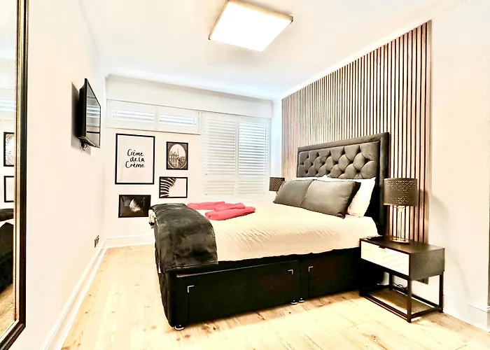 Newly Refurbished ,Chic, Attractive 3 Bedroom Flat