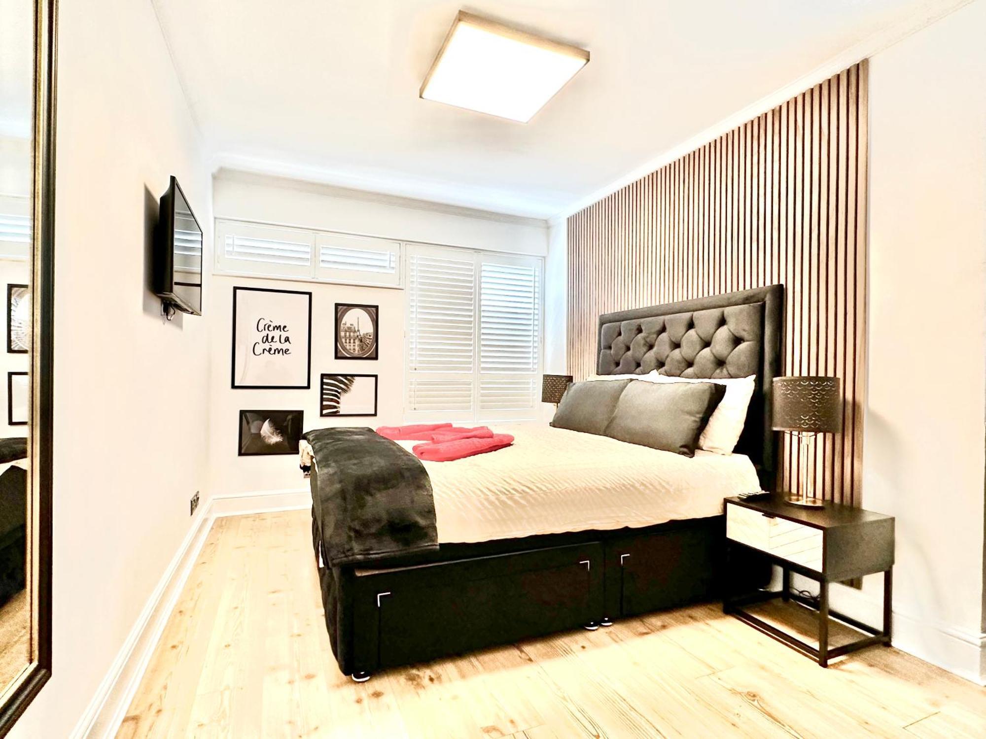 Newly Refurbished ,chic, Attractive 3 Bedroom Flat Apartment *
