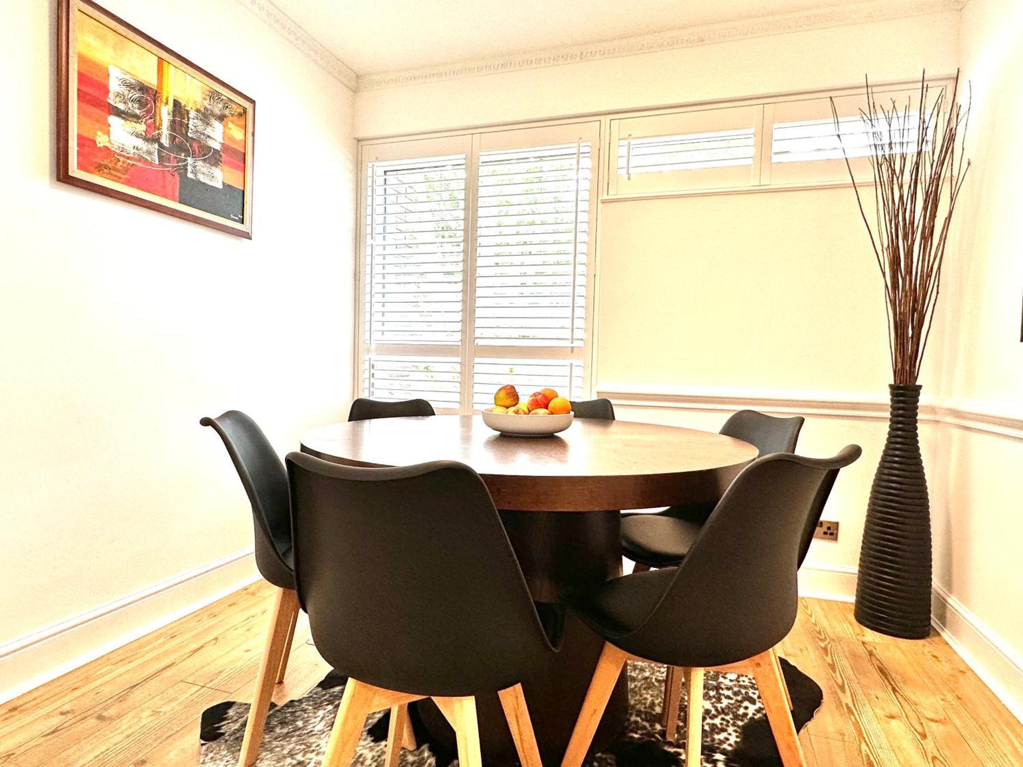 Newly Refurbished ,chic, Attractive 3 Bedroom Flat London