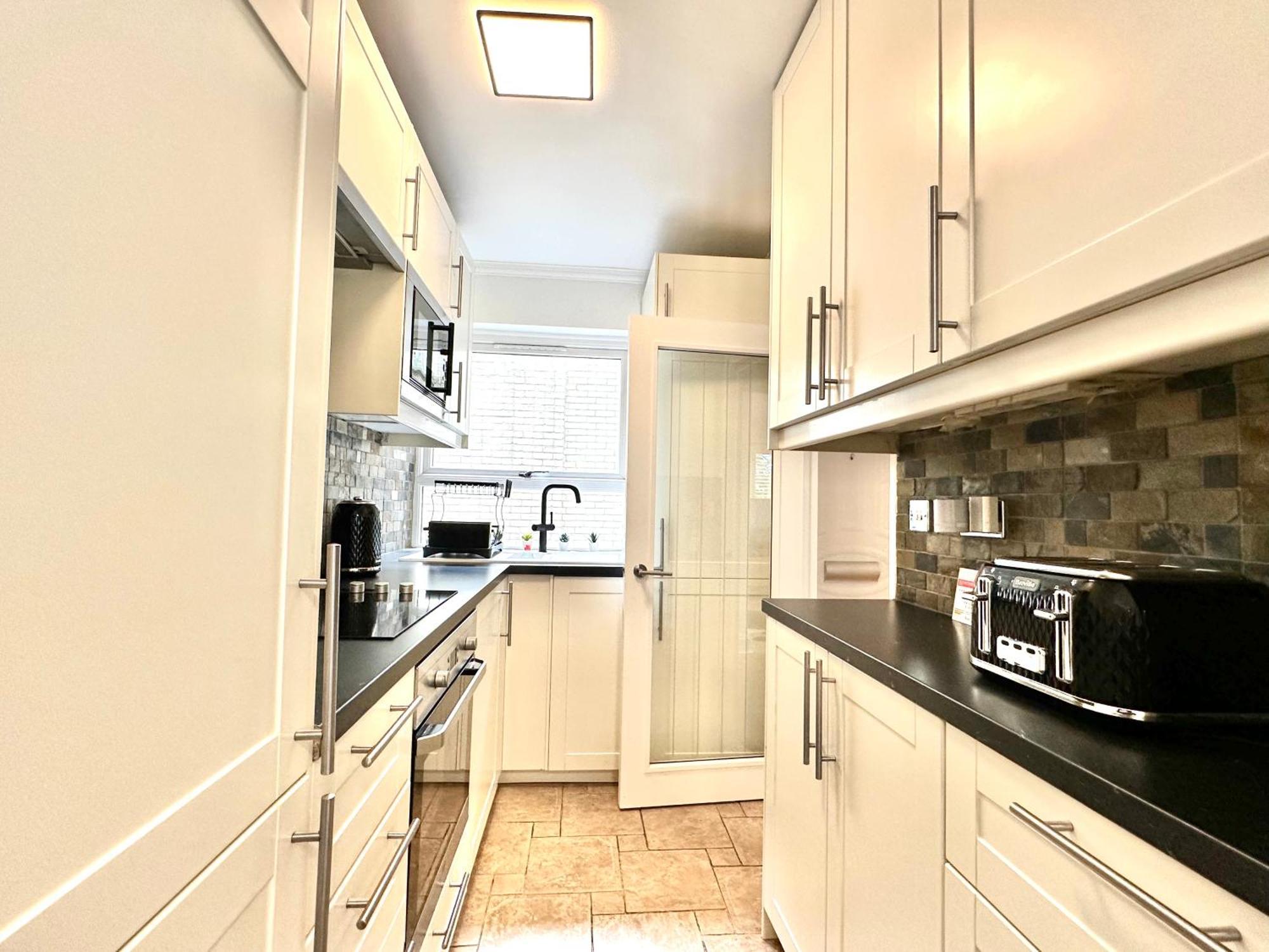 Newly Refurbished ,chic, Attractive 3 Bedroom Flat Apartment London