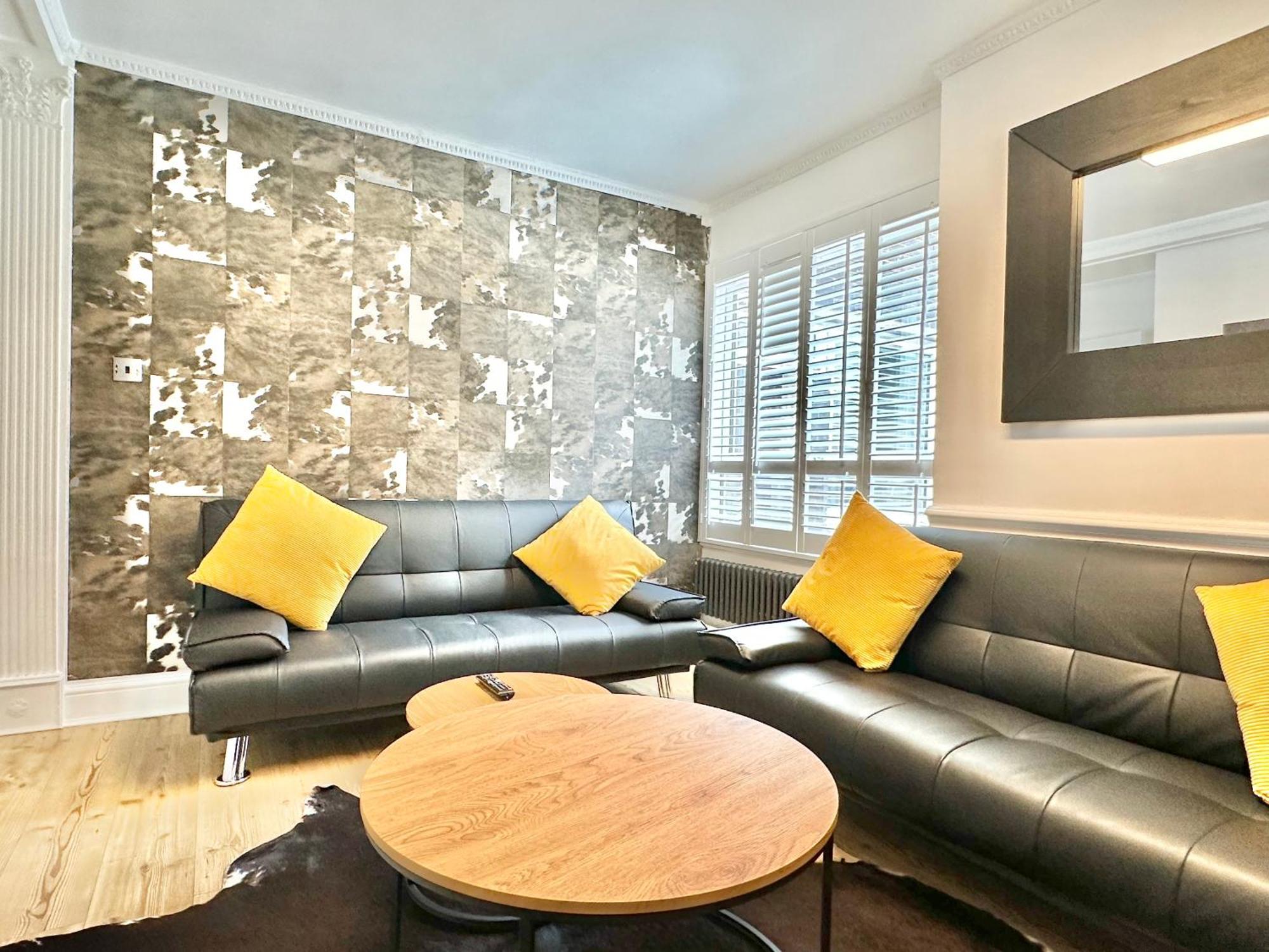 Newly Refurbished ,chic, Attractive 3 Bedroom Flat Apartment